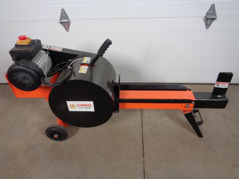 lot 7 image: New 10 Ton Log Splitter