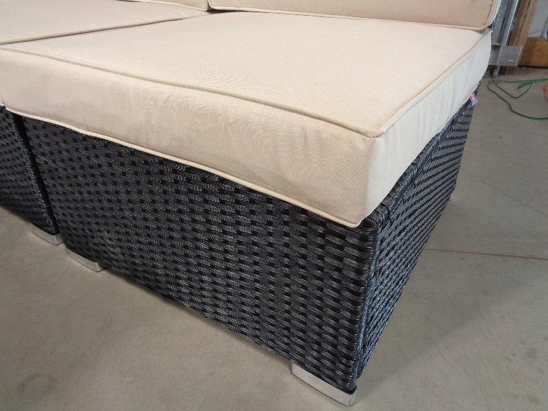 lot 13 image: New 7 pc Outdoor Sectional