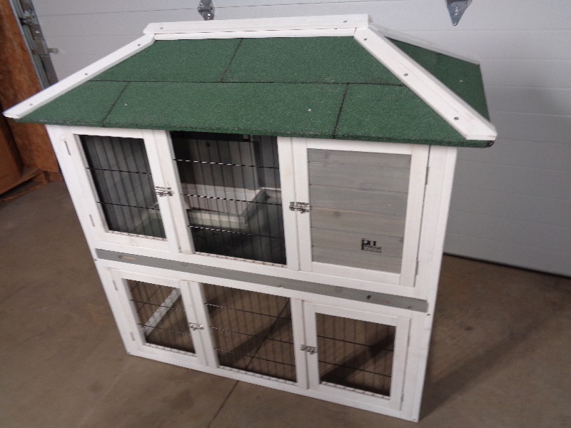 lot 19 image: New Rabbit Hutch
