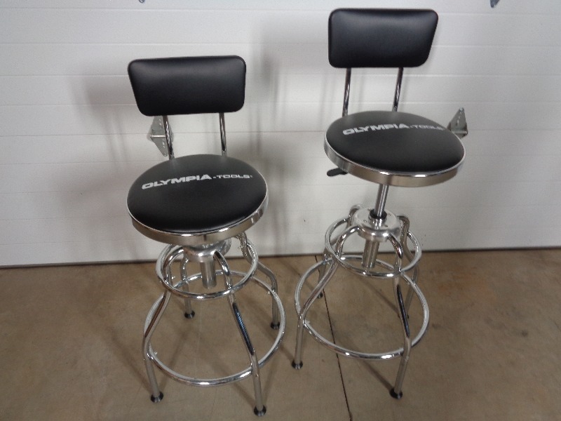 lot 21 image: Pair of Olympia Tools Bench Stools
