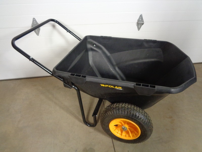 lot 24 image: New Polar  Clam Lawn Cart