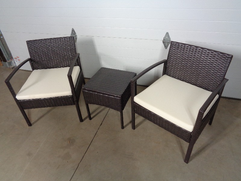 lot 28 image: 3 Piece Patio Set