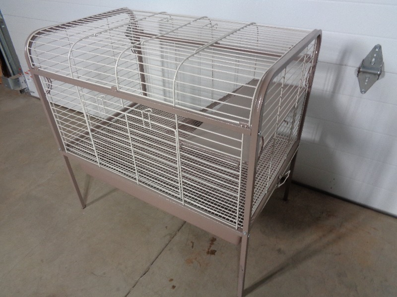 lot 32 image: New Gerbil  Ferret Cage