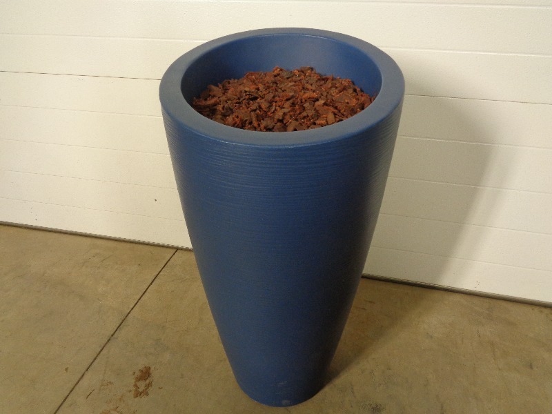 lot 35 image: New Large Mayne Polyethylene Planter