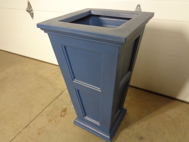 lot 37 image: New Large Mayne Polyethylene Planter