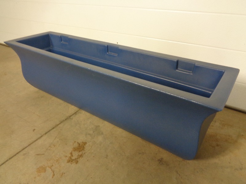 lot 39 image: New Mayne Polyethylene Planter