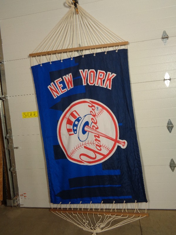 lot 44 image: New Large New York Yankees Hammock