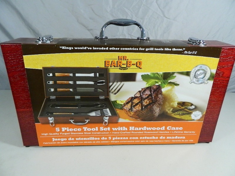 lot 54 image: New 5 Piece BBQ Tool Set in Hardwood Case