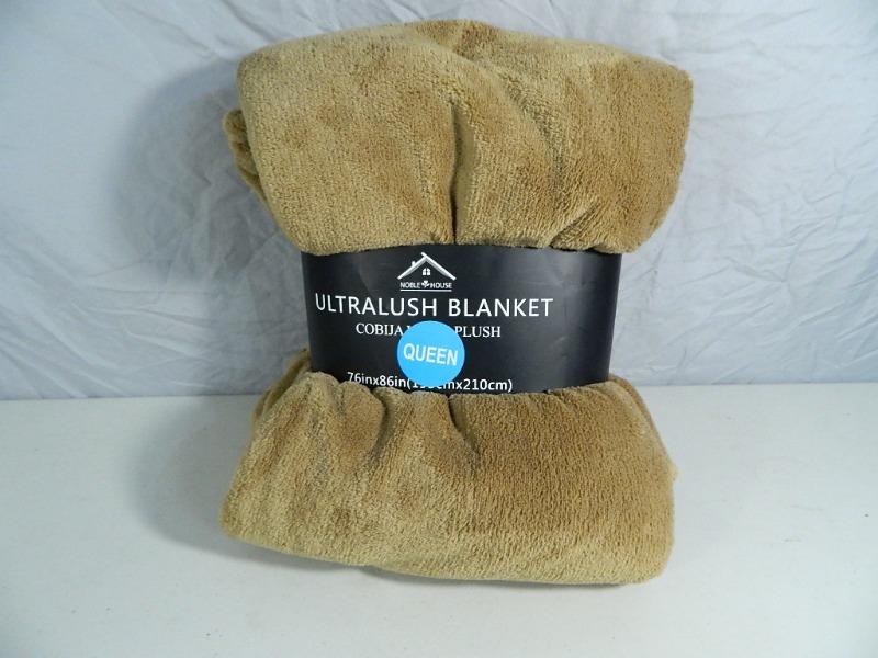 lot 98 image: New Queen Size Ultra Plush Blanket