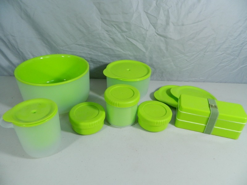 lot 122 image: New Food Storage and Dish Set