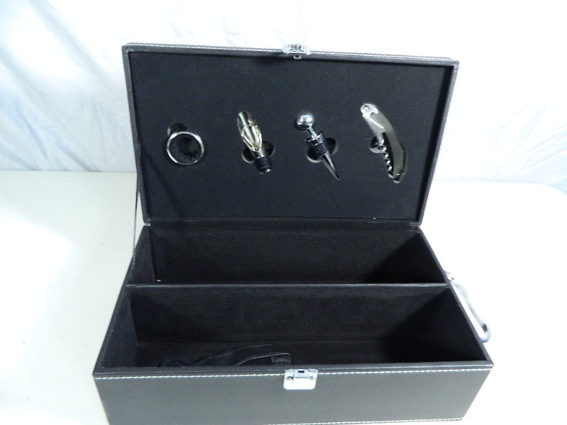 lot 134 image: New Double Wine Accessory Box