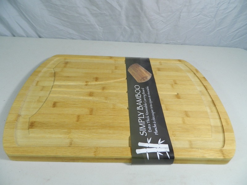lot 135 image: New Large Bamboo Cutting Board