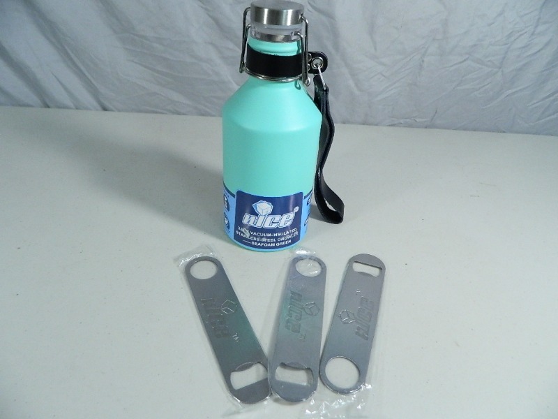 lot 136 image: New nICE 32 oz Vacuum Insulated Stainless Steel Growler in Seafoam Green