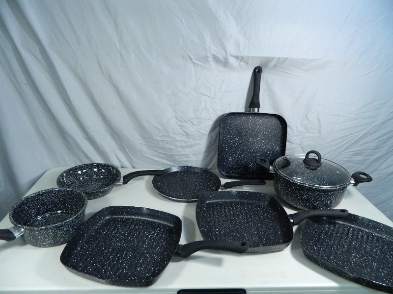 lot 137 image: New 9 Pc Pan Set