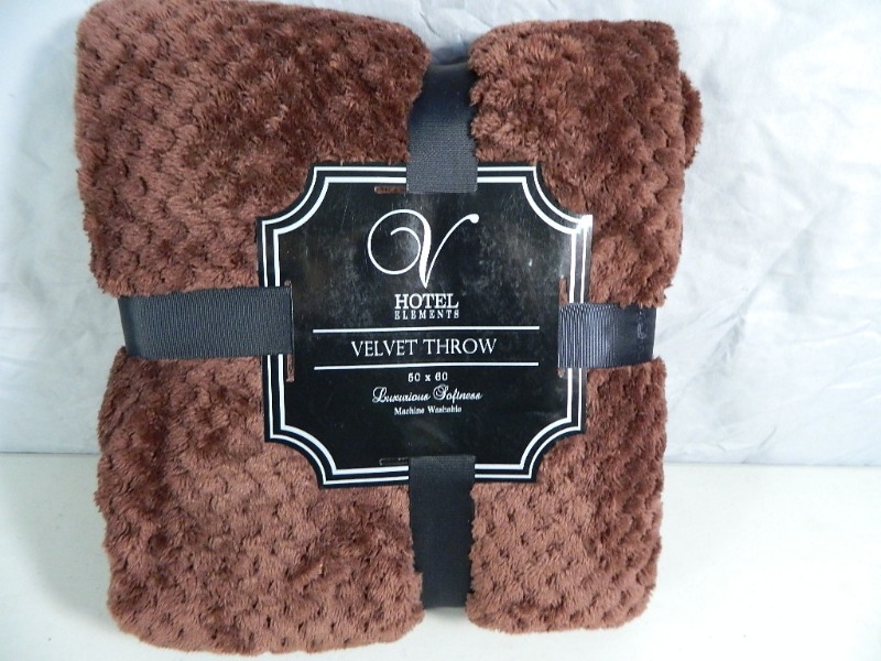 lot 148 image: New Super Soft Throw