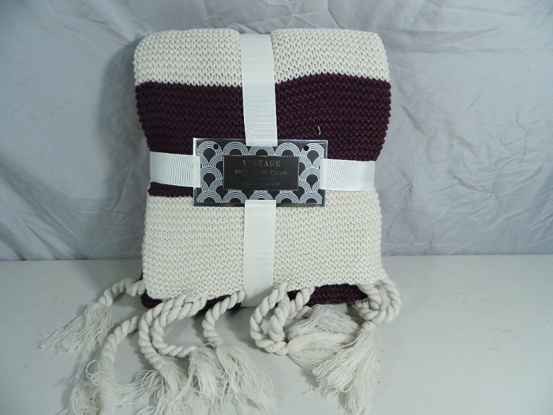 lot 158 image: New Vintage 100% Acrylic Throw