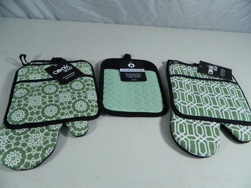 lot 191 image: 5 New Oven MittsPot Holders