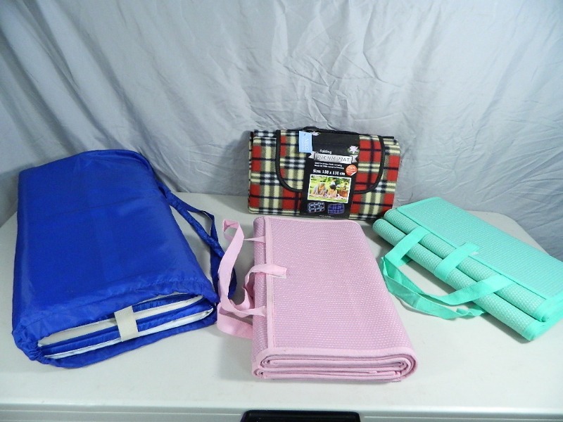 lot 204 image: 4 New Folding Mats