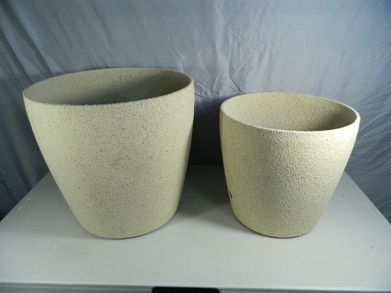 lot 206 image: 2 New Planters