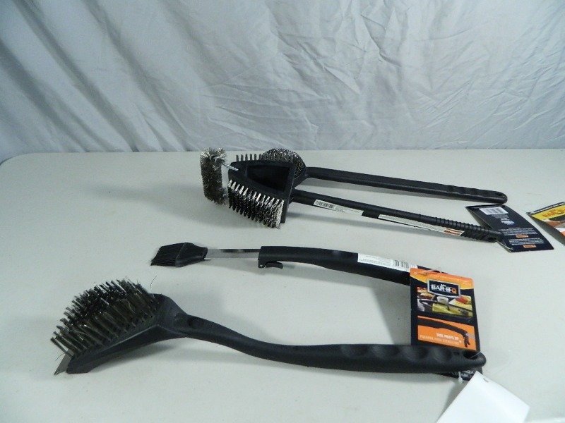 lot 213 image: 4 New BBQ Tools