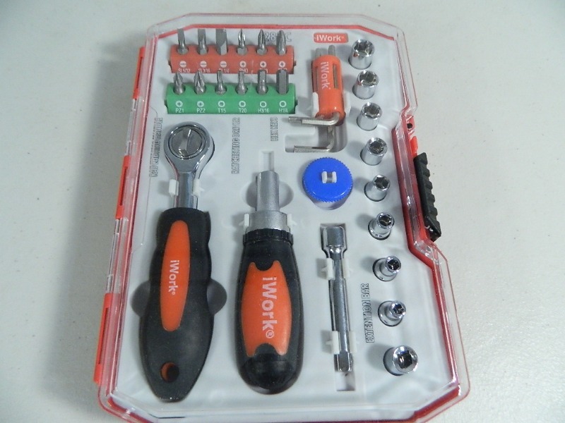 lot 221 image: New IWork 28 Pc Socket and Drivers Bit Set