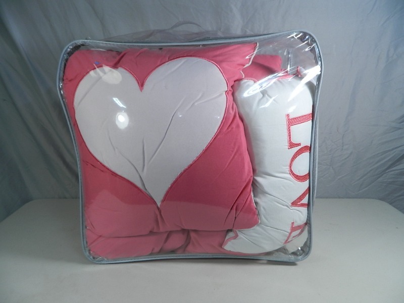 lot 225 image: New Twin Size Comforter