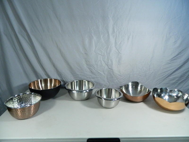lot 226 image: New Bowls