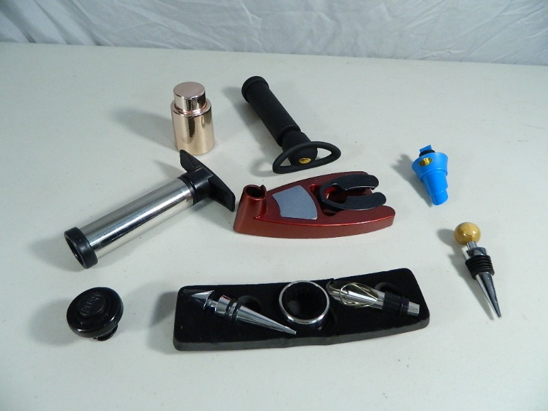 lot 232 image: New Wine Accessories