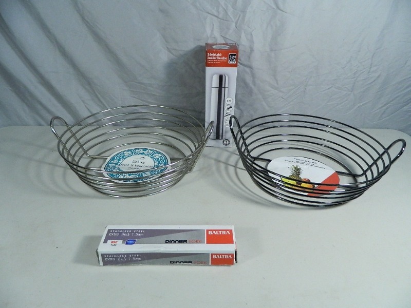 lot 260 image: New Kitchen Items