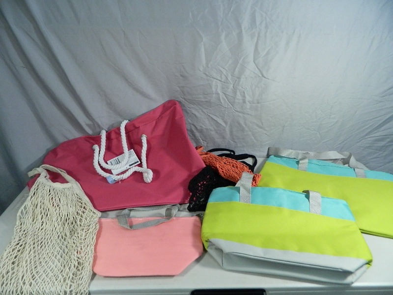 lot 265 image: Assorted New Bags  Coolers