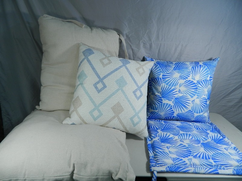 lot 267 image: New Cushion Sets and More