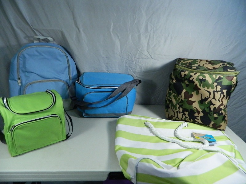 lot 272 image: 5 New Assorted Bags  Coolers