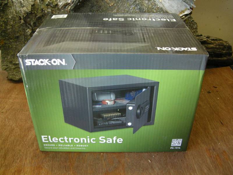 lot 2 image: Stack-On Electronic Safe