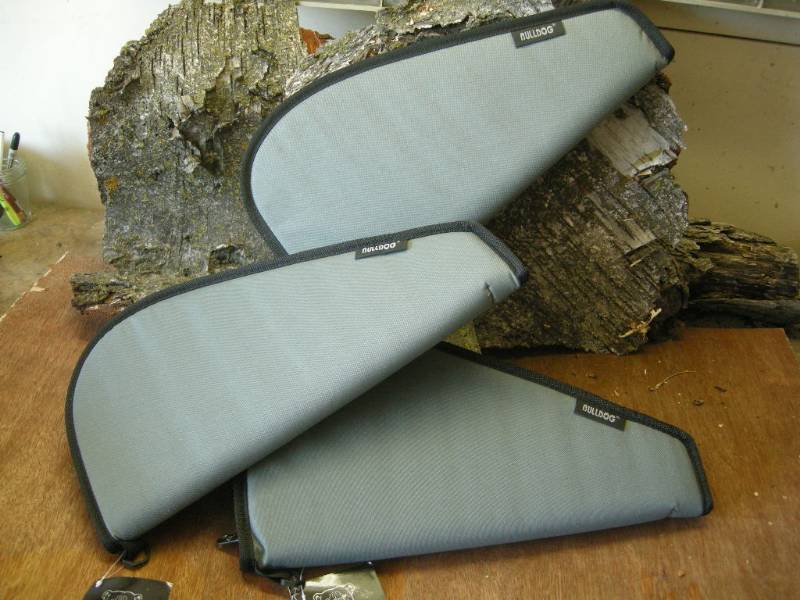 lot 16 image: 3 Bulldog Large Pistol Cases