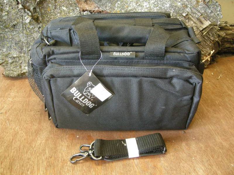 lot 18 image: Bulldog Deluxe Range Bag