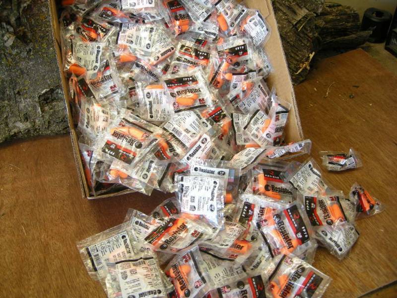 lot 20 image: Resistor Foam Ear Plugs