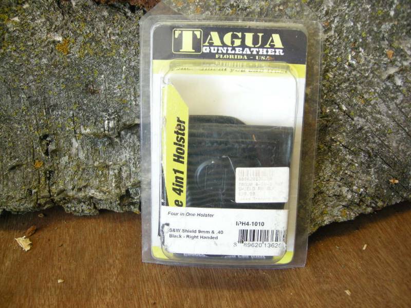lot 26 image: Tagua 4-in-1 Shield 9mm and .40 Holster