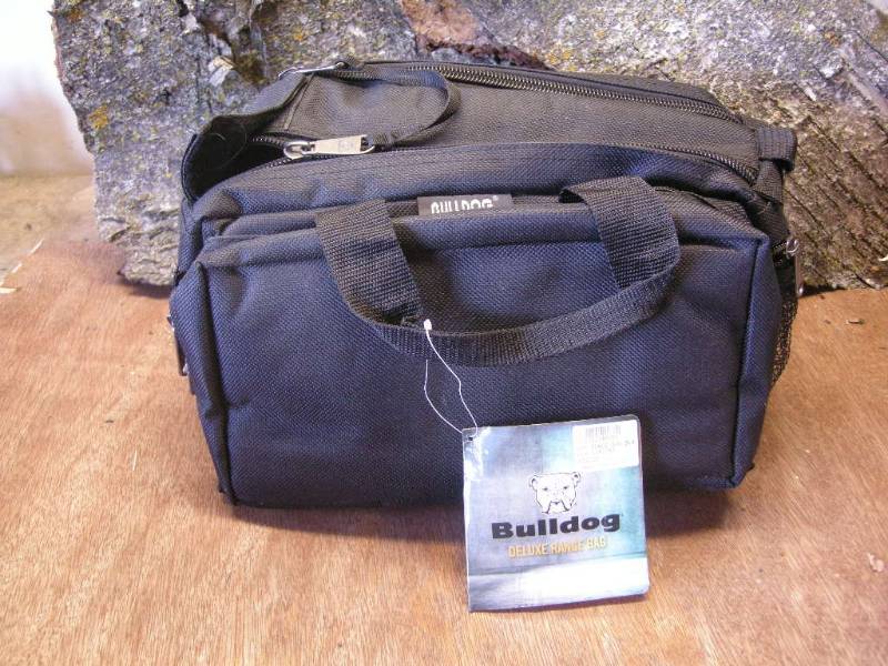 lot 46 image: Bulldog Deluxe Range Bag