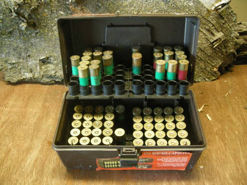 lot 52 image: Glambeau Shotgun Shell Box with Contents
