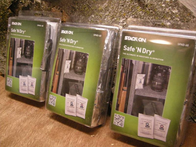 lot 55 image: 3 Stack-On Safen Dry Packs