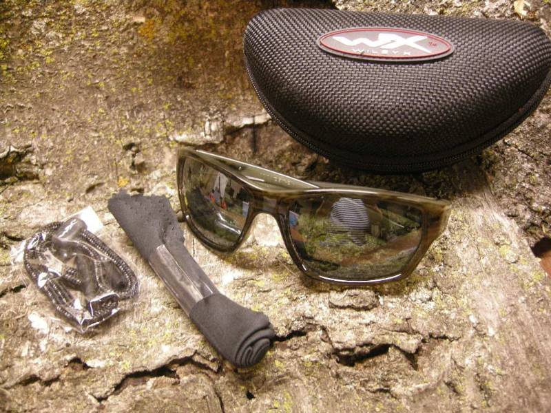 lot 69 image: Wiley X Moxy Sunglasses
