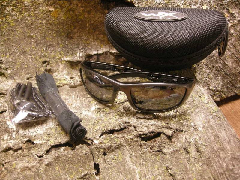 lot 71 image: Wiley x P17 Sunglasses