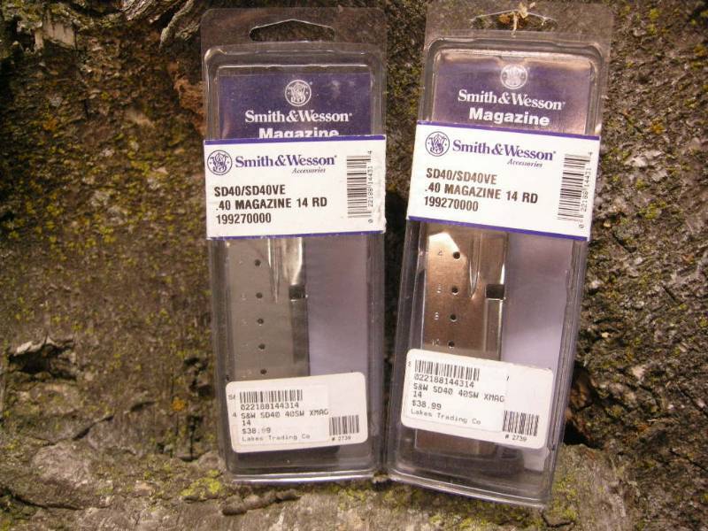 lot 85 image: 2 Smith & Wesson .40 Magazines 14 Round