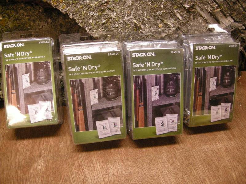 lot 103 image: 4 Stack-On Safe n Dry