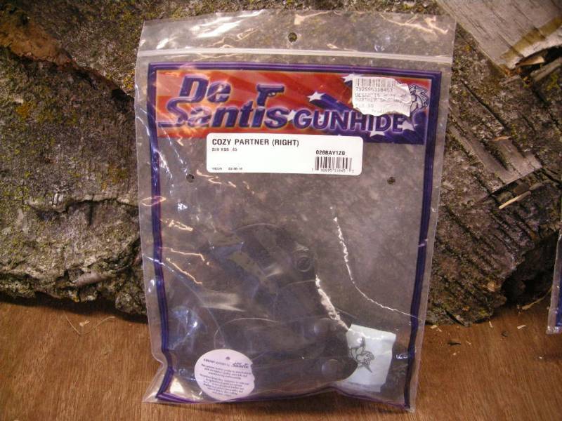 lot 108 image: DeSantis Cozy Partner Holster