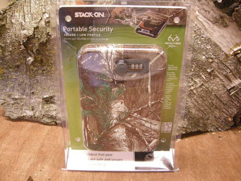 lot 123 image: Stack-On Portable Security - Realtree