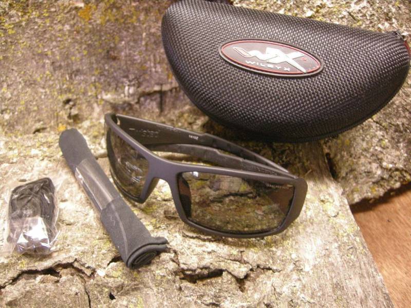 lot 129 image: Wiley X Twisted Sunglasses