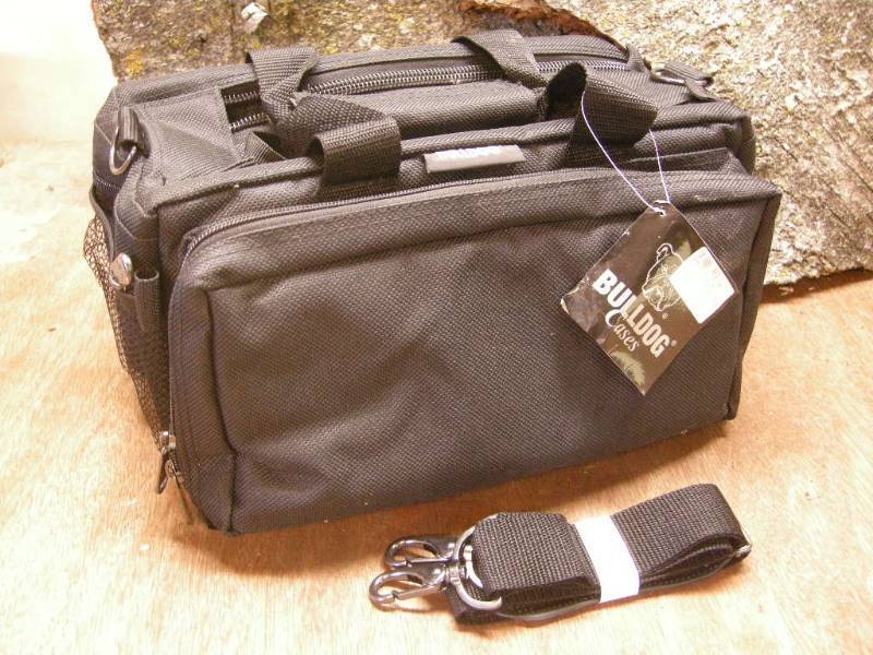 lot 137 image: Bulldog Deluxe Range Bag