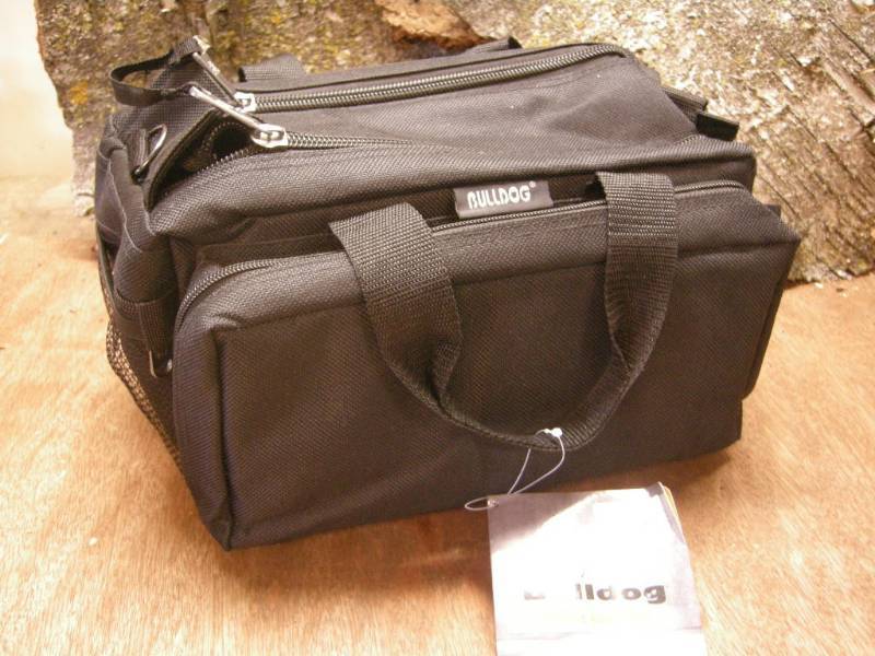 lot 140 image: Bulldog Deluxe Range Bag