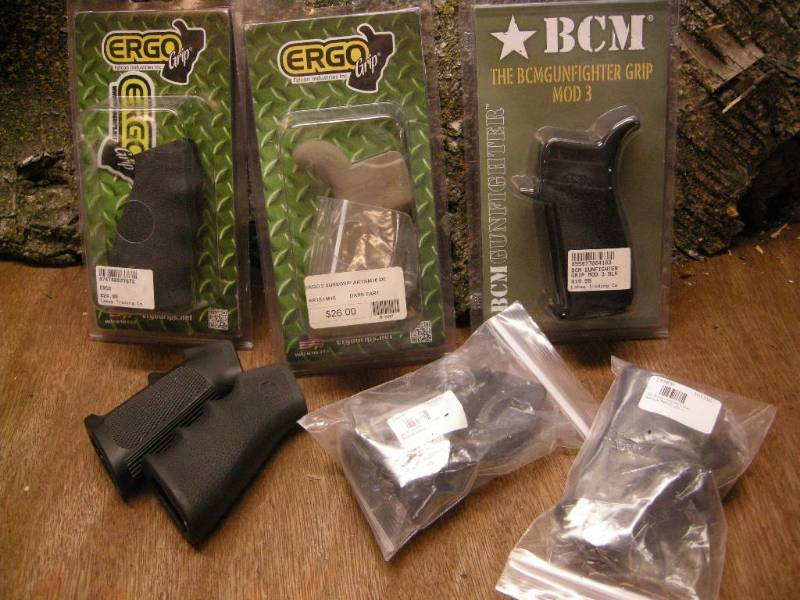 lot 141 image: AR-15 Grips